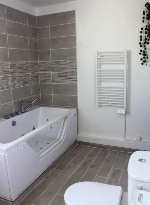 Apartment Apptartement Neuf - Situation Ideale - Balneo - Parking *